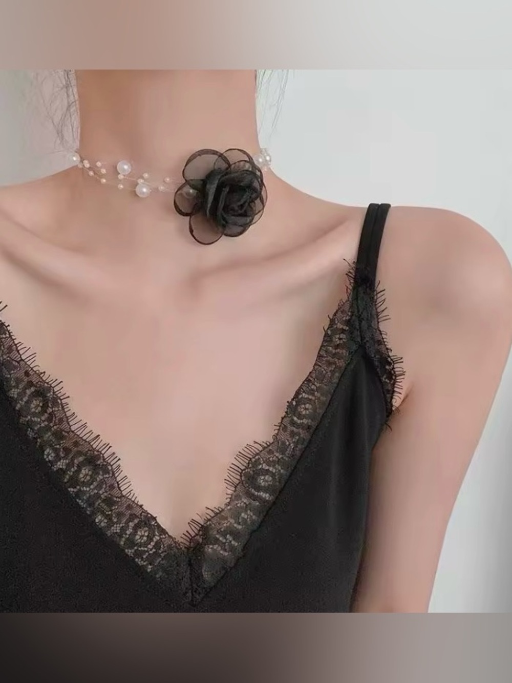 Elegant Black / White Floral pearls chocker necklace adjustable NWT